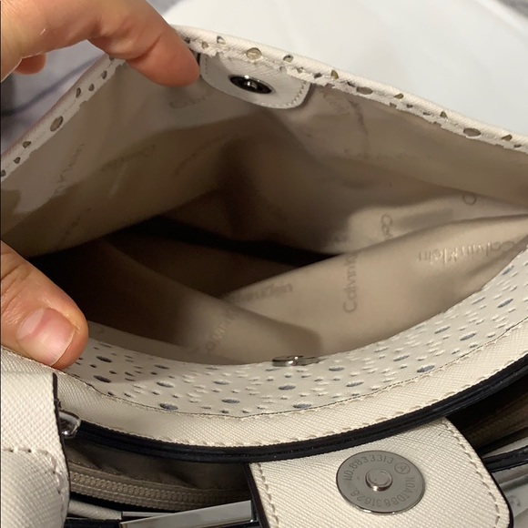 Calvin Klein Women’s medium sized bag - Picture 9 of 14